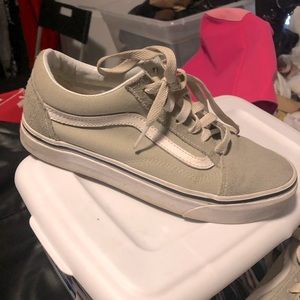 They been worn a few time just need to be cleaned